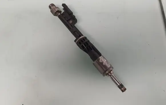 BMW 5 GT F07 Fuel injector 7568607 13537568607 13648625397