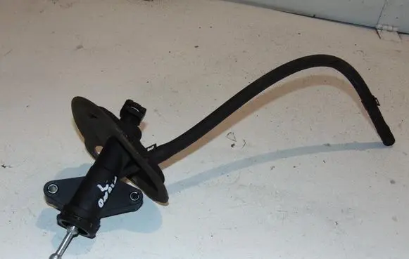 Ford Mondeo Mk III Clutch master cylinder 1S717A543AE 1351651