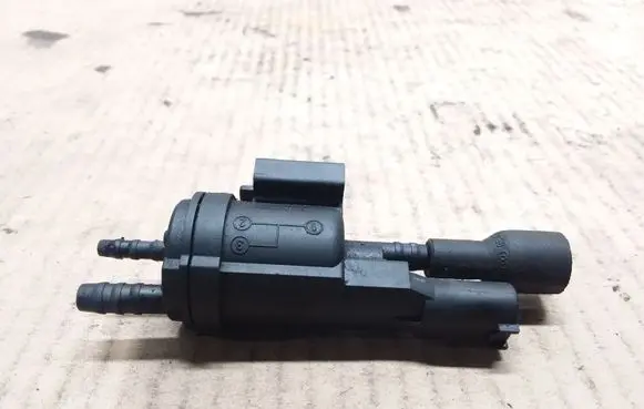 Mercedes-Benz C W204 Vacuum valve 0025401497 48B43625B00