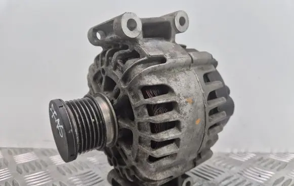 Mercedes-Benz E W212 Generator/alternator A0009067902 2617417A FG15T079