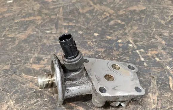 Hyundai XG Oil filter mounting bracket