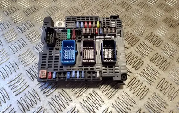 Citroen C4 Grand Picasso Fuse module 9807091780