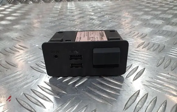 Mazda CX-3 USB socket connector D09H-669U0A