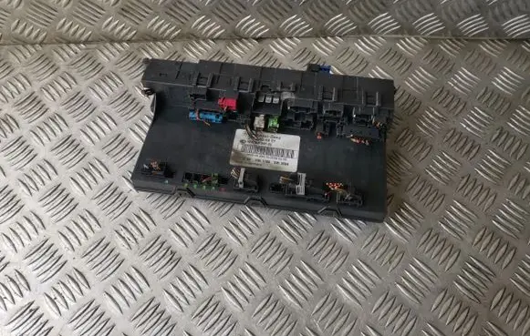 Mercedes-Benz E W211 Fuse module 2115454901 5DK00804725 5DK008047