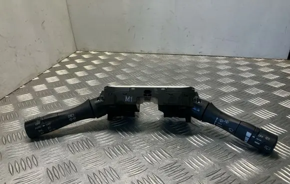 Nissan Juke I F15 Wiper turn signal indicator stalk/switch 