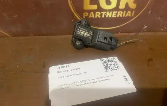 Audi A4 S4 B7 8E 8H Air pressure sensor 038906051D