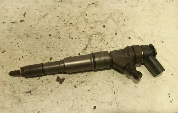 BMW 5 E60 E61 Fuel injector 0445110212
