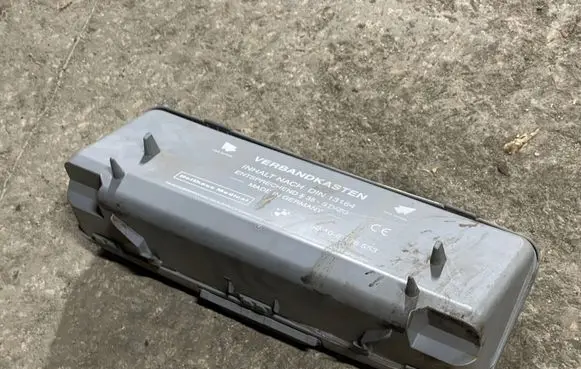BMW 5 E39 First aid kit 52108176553 S35STV DN13164