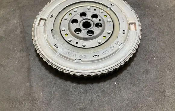 Mercedes-Benz CLA C118 X118 Flywheel A2820302700 07282