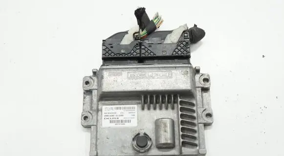 Peugeot 3008 II Engine control unit/module 9818035080