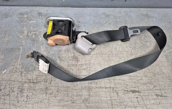 Mitsubishi Outlander Front seatbelt