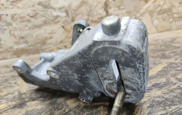 Nissan X-Trail T31 Power steering pump mounting bracket 