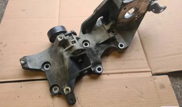 Skoda Fabia Mk2 (5J) Generator/alternator bracket 03L903143Q