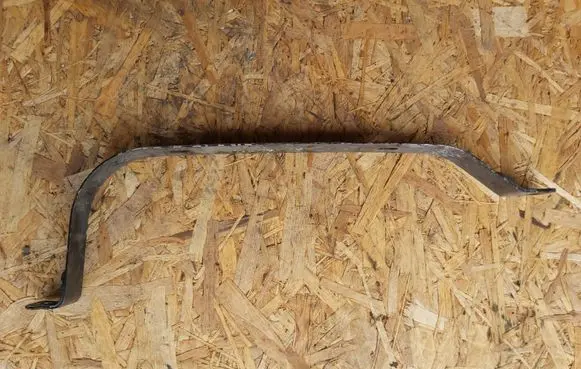 Fuel tank mounting bracket