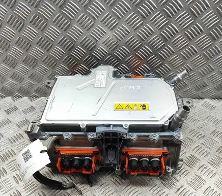 Voltage converter inverter