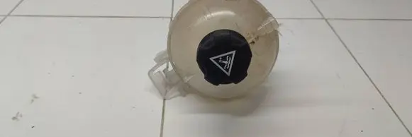 Peugeot 308 Coolant expansion tank/reservoir 9850533480