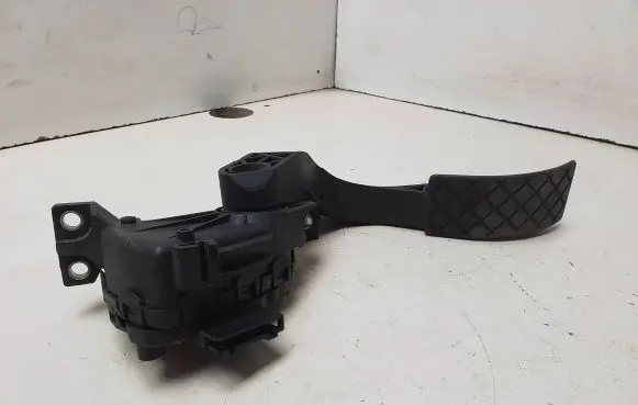 Volkswagen PASSAT B5.5 Accelerator throttle pedal 8D1721523E 6PV00837503