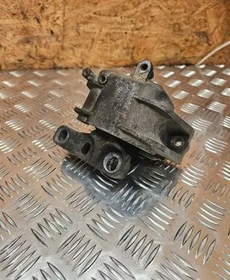 Engine mount bracket