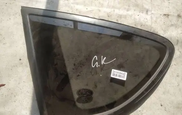 Subaru B9 Tribeca Rear side window as3