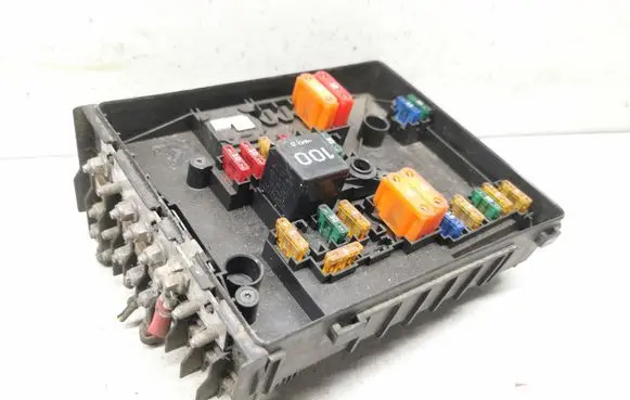 Volkswagen Caddy Fuse module 1K0937125A