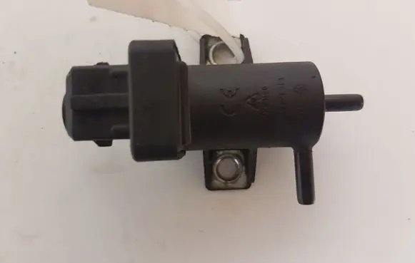 Renault Koleos I Turbo solenoid valve 8200762597