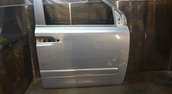 KIA Carnival Front door