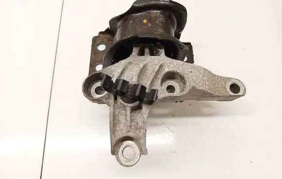 Dacia Sandero Engine mount bracket 