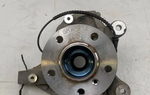 BMW 2 F44 Front wheel hub 6876646 2440834