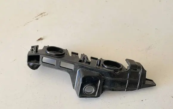 Volkswagen PASSAT B8 Front bumper mounting bracket 3G0807049