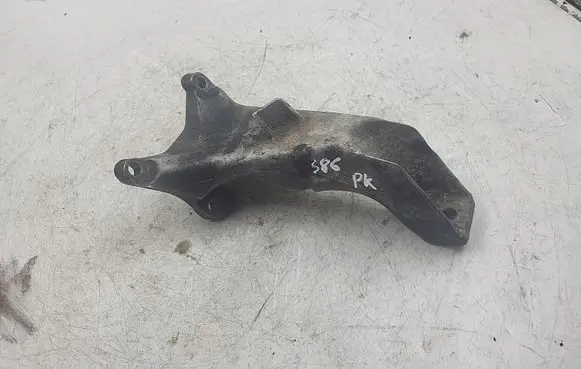 BMW 3 E36 Engine mounting bracket 1141831