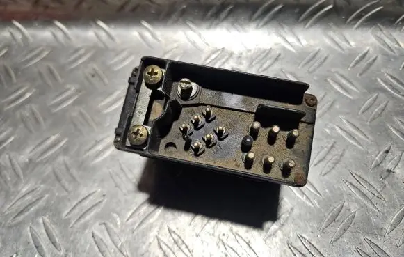BMW 5 E34 Glow plug pre-heat relay 1285085