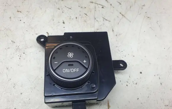 KIA Sorento Climate control unit 97983C5000 C200355270 97983C5XXX