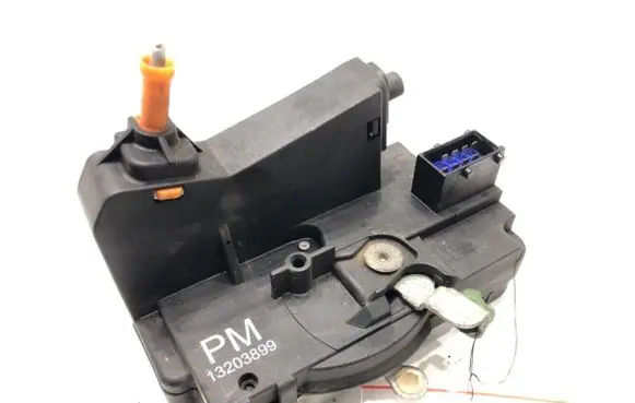 Opel Meriva A Front door lock 13203899