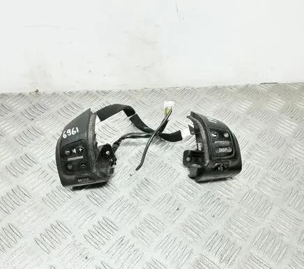 Steering wheel buttons/switches