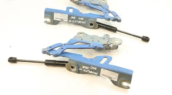 Engine bonnet/hood hinges