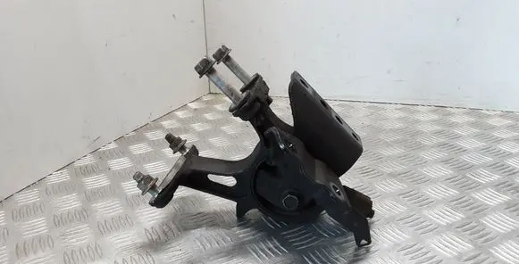 Toyota Verso Engine mount bracket