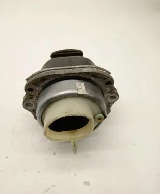BMW X5 F15 Engine mount bracket 686433605