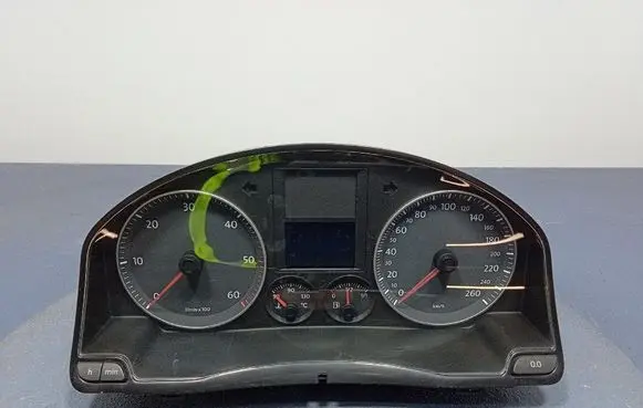 Volkswagen Golf V Speedometer (instrument cluster) 1K0920863B