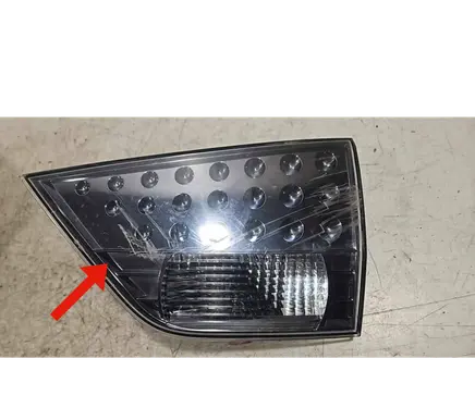 Tailgate rear/tail lights
