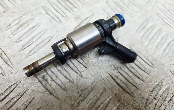 Audi A5 Sportback 8TA Fuel injector 0261500076 06H906036G