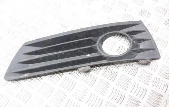 Opel Zafira B Front bumper lower grill 13124989