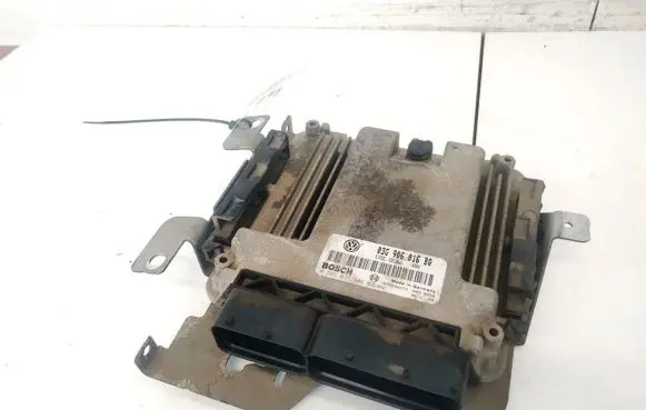 Volkswagen Touran I Engine control unit/module 03G906016BQ 0281011906