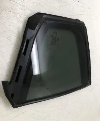 Mazda 3 III Rear vent window glass 