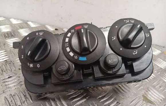 Mercedes-Benz A W168 Climate control unit 1688302185