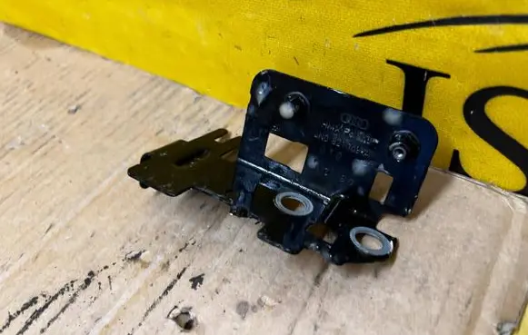 Audi A8 S8 D5 Fender mounting bracket 4N0821149A