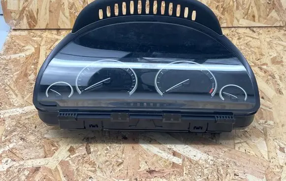 Speedometer (instrument cluster)