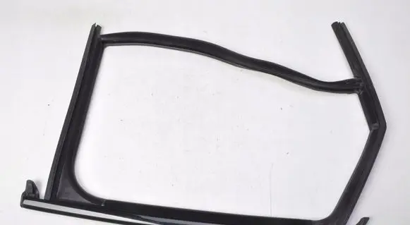 Porsche Macan (95B) Rear door trim (molding)