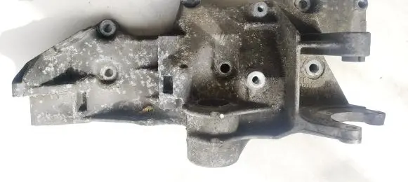Volkswagen PASSAT B5 Engine mounting bracket 06b903143f