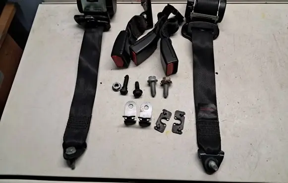 Peugeot 208 I Rear seatbelt 98063162XY 98063163XY