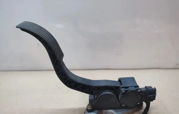 Hyundai Santa Fe Accelerator throttle pedal 3270526010